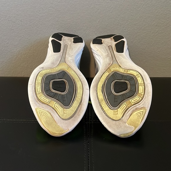 Size 9 Men’s Nike Flyknit Lunar 2 Volt Grey - Picture 5 of 6